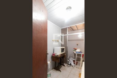 Casa à venda com 250m², 3 quartos e 3 vagas Casa à venda com 250m², 3 quartos e 3 vagasBanheiro - casa fundos