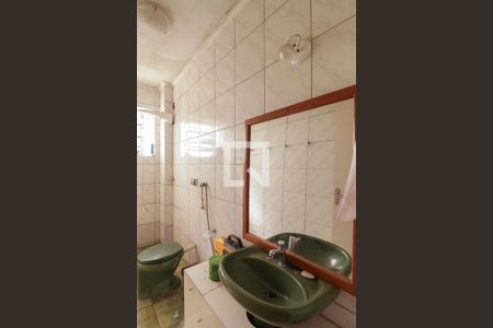 Banheiro de apartamento à venda com 4 quartos, 103m² em Medianeira, Porto Alegre