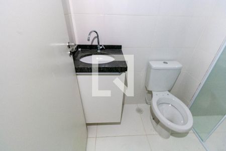 Banheiro de kitnet/studio para alugar com 1 quarto, 27m² em Jardim Independência, São Paulo