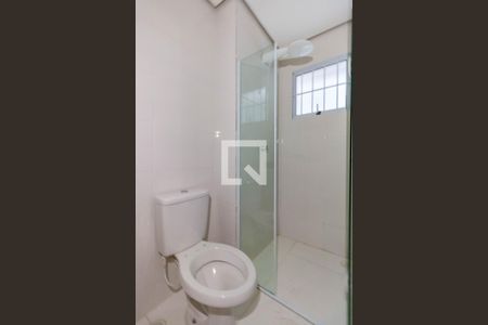 Banheiro de kitnet/studio para alugar com 1 quarto, 27m² em Jardim Independência, São Paulo