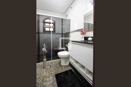banheiro de casa à venda com 3 quartos, 330m² em Vila Portuguesa, São Paulo