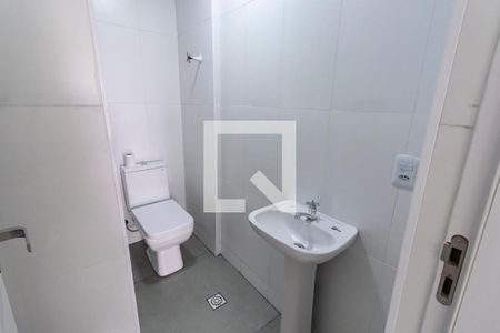 Banheiro de kitnet/studio para alugar com 1 quarto, 28m² em Liberdade, São Paulo