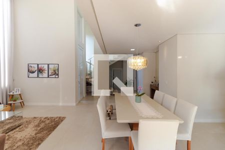 Casa de condomínio à venda com 292m², 4 quartos e 4 vagasSalas
