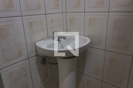 Detalhe do banheiro de kitnet/studio para alugar com 1 quarto, 29m² em Canto do Forte, Praia Grande