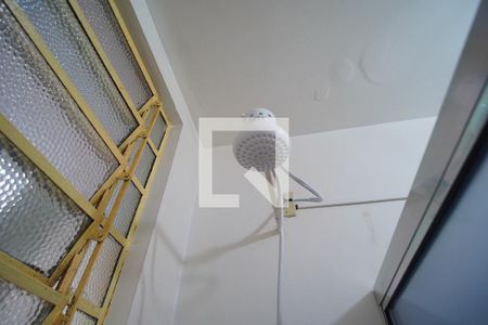 banheiro - chuveiro de apartamento à venda com 1 quarto, 50m² em São Geraldo, Porto Alegre