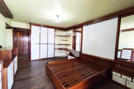 Apartamento à venda com 540m², 4 quartos e 4 vagas Apartamento à venda com 540m², 4 quartos e 4 vagasQuarto 3 - Suíte