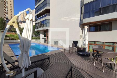 Apartamento à venda com 540m², 4 quartos e 4 vagas Apartamento à venda com 540m², 4 quartos e 4 vagasÁrea comum - Piscina