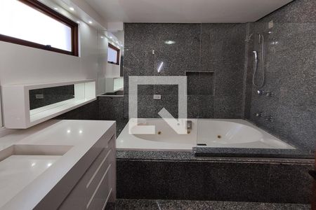 Apartamento à venda com 540m², 4 quartos e 4 vagas Apartamento à venda com 540m², 4 quartos e 4 vagasBanheiro da Suíte