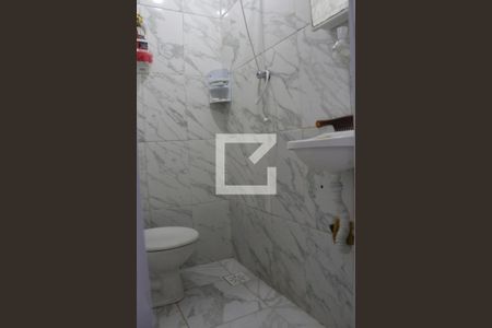 Banheiro de apartamento para alugar com 1 quarto, 12m² em Itararé, São Vicente