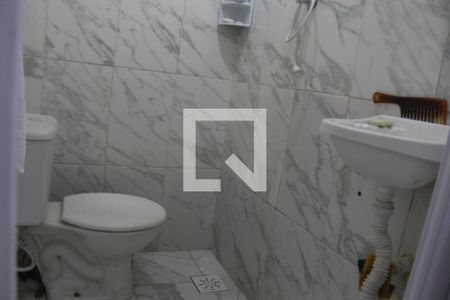 Banheiro de apartamento para alugar com 1 quarto, 12m² em Itararé, São Vicente