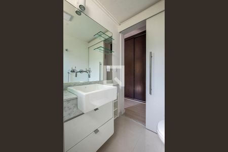 Suíte - Banheiro de apartamento para alugar com 3 quartos, 93m² em Vila Madalena, São Paulo