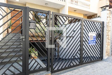 Casa à venda com 257m², 3 quartos e 6 vagas Casa à venda com 257m², 3 quartos e 6 vagasVista da Rua