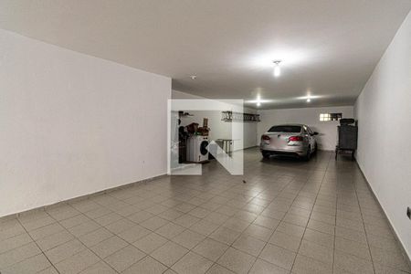 Casa à venda com 257m², 3 quartos e 6 vagas Casa à venda com 257m², 3 quartos e 6 vagasGaragem