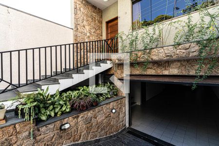 Casa à venda com 257m², 3 quartos e 6 vagas Casa à venda com 257m², 3 quartos e 6 vagasEntrada