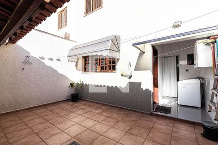 Casa à venda com 257m², 3 quartos e 6 vagas Casa à venda com 257m², 3 quartos e 6 vagasQuintal