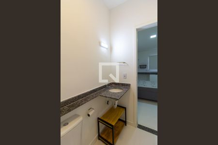 Banheiro de kitnet/studio para alugar com 1 quarto, 24m² em Butantã, São Paulo