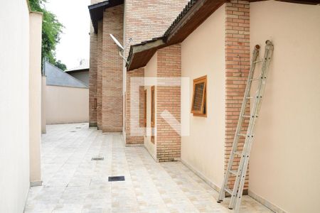 Casa de condomínio para alugar com 670m², 5 quartos e 4 vagas Casa de condomínio para alugar com 670m², 5 quartos e 4 vagasCorredor