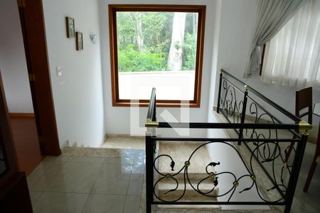 Casa de condomínio para alugar com 670m², 5 quartos e 4 vagas Casa de condomínio para alugar com 670m², 5 quartos e 4 vagasEscada