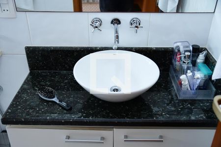 Casa de condomínio para alugar com 670m², 5 quartos e 4 vagas Casa de condomínio para alugar com 670m², 5 quartos e 4 vagasBanheiro da Suíte 2