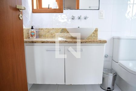 Casa de condomínio para alugar com 670m², 5 quartos e 4 vagas Casa de condomínio para alugar com 670m², 5 quartos e 4 vagasBanheiro da Suíte 4