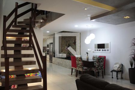 Sala de casa para alugar com 4 quartos, 250m² em Jardim Quaresmeira Ii, Suzano