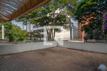 Casa à venda com 540m², 6 quartos e 2 vagas Casa à venda com 540m², 6 quartos e 2 vagasQuintal