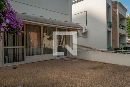 Casa à venda com 540m², 6 quartos e 2 vagas Casa à venda com 540m², 6 quartos e 2 vagasQuintal