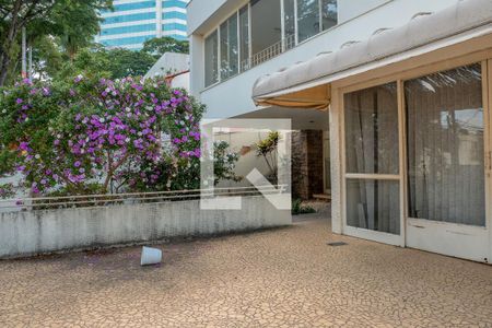 Casa à venda com 540m², 6 quartos e 2 vagas Casa à venda com 540m², 6 quartos e 2 vagasQuintal