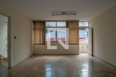 Casa à venda com 540m², 6 quartos e 2 vagas Casa à venda com 540m², 6 quartos e 2 vagasGaragem