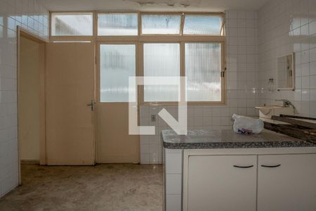 Casa à venda com 540m², 6 quartos e 2 vagas Casa à venda com 540m², 6 quartos e 2 vagasCozinha