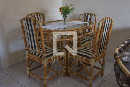 Detalhe da sala de apartamento para alugar com 1 quarto, 72m² em Vila Tupi, Praia Grande