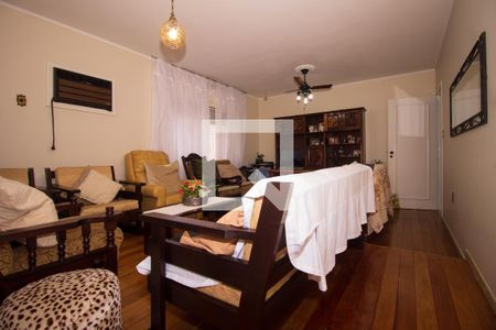Casa à venda com 4 quartos, 170m² em Medianeira, Porto Alegre