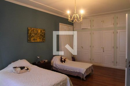 Casa à venda com 411m², 5 quartos e 2 vagas Casa à venda com 411m², 5 quartos e 2 vagasQuarto 1