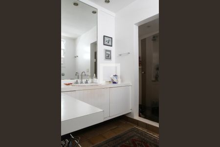 Casa à venda com 411m², 5 quartos e 2 vagas Casa à venda com 411m², 5 quartos e 2 vagasBanheiro do Quarto 4 - Suíte