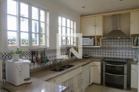 Casa à venda com 411m², 5 quartos e 2 vagas Casa à venda com 411m², 5 quartos e 2 vagasCozinha