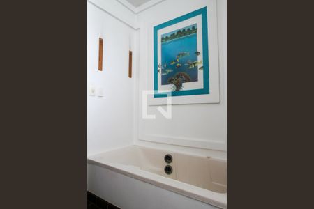 Casa à venda com 411m², 5 quartos e 2 vagas Casa à venda com 411m², 5 quartos e 2 vagasBanheiro 2