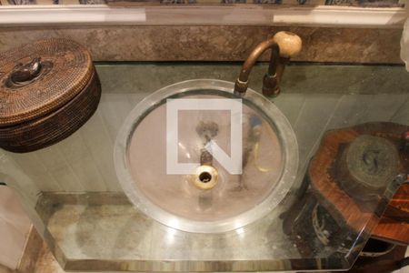 Casa à venda com 411m², 5 quartos e 2 vagas Casa à venda com 411m², 5 quartos e 2 vagasLavabo