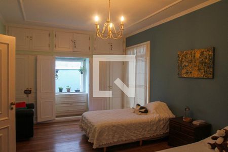 Casa à venda com 411m², 5 quartos e 2 vagas Casa à venda com 411m², 5 quartos e 2 vagasQuarto 1