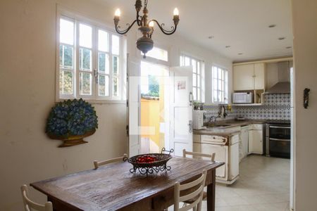 Casa à venda com 411m², 5 quartos e 2 vagas Casa à venda com 411m², 5 quartos e 2 vagasCozinha