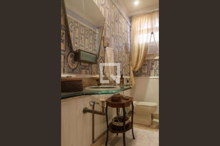 Casa à venda com 411m², 5 quartos e 2 vagas Casa à venda com 411m², 5 quartos e 2 vagasLavabo