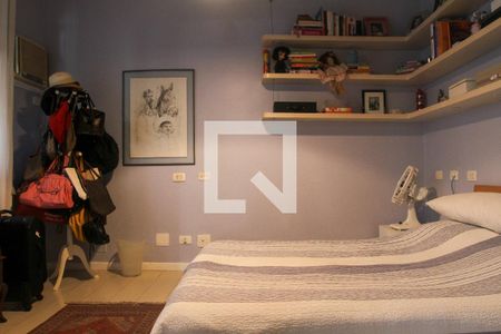 Casa à venda com 411m², 5 quartos e 2 vagas Casa à venda com 411m², 5 quartos e 2 vagasQuarto 3