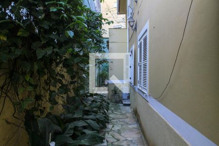 Casa à venda com 411m², 5 quartos e 2 vagas Casa à venda com 411m², 5 quartos e 2 vagasÁrea externa