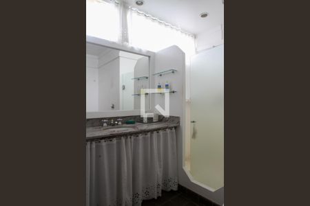 Casa à venda com 411m², 5 quartos e 2 vagas Casa à venda com 411m², 5 quartos e 2 vagasBanheiro 2