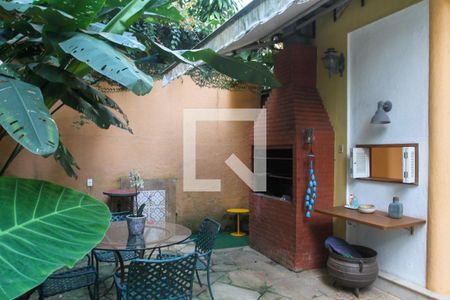 Casa à venda com 411m², 5 quartos e 2 vagas Casa à venda com 411m², 5 quartos e 2 vagasÁrea externa - Churrasqueira