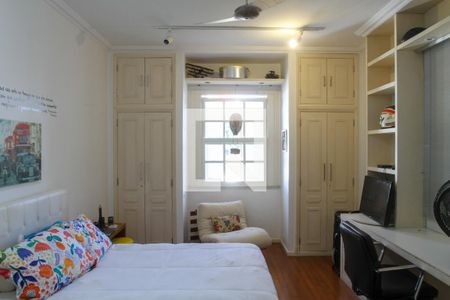 Casa à venda com 411m², 5 quartos e 2 vagas Casa à venda com 411m², 5 quartos e 2 vagasQuarto 2