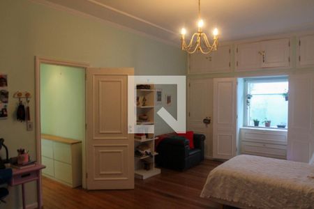 Casa à venda com 411m², 5 quartos e 2 vagas Casa à venda com 411m², 5 quartos e 2 vagasQuarto 1