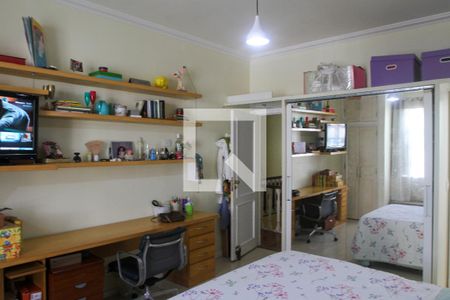 Casa à venda com 411m², 5 quartos e 2 vagas Casa à venda com 411m², 5 quartos e 2 vagasQuarto 4 - Suíte