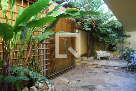 Casa à venda com 411m², 5 quartos e 2 vagas Casa à venda com 411m², 5 quartos e 2 vagasGaragem - Entrada da casa