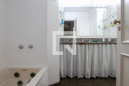 Casa à venda com 411m², 5 quartos e 2 vagas Casa à venda com 411m², 5 quartos e 2 vagasBanheiro 2