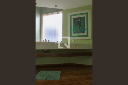 Casa à venda com 411m², 5 quartos e 2 vagas Casa à venda com 411m², 5 quartos e 2 vagasBanheiro 1